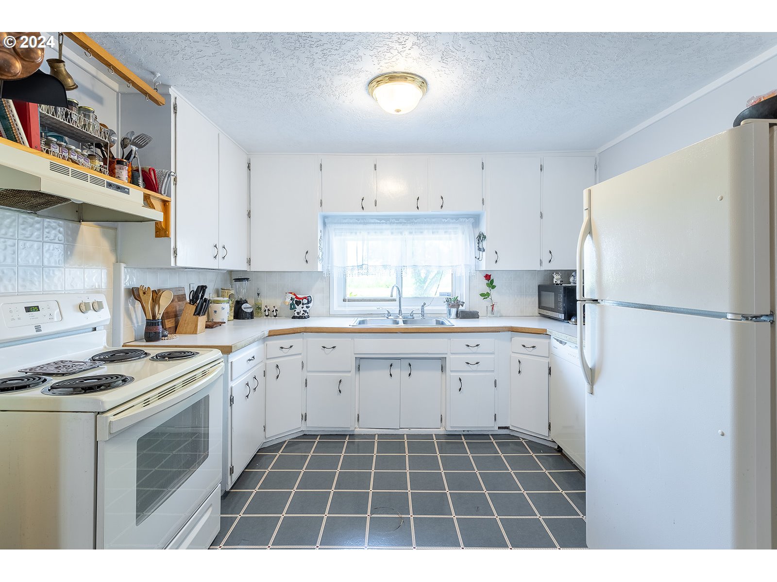 83576 North Harvey Road Creswell, OR 97426 - Photo 14 of 44