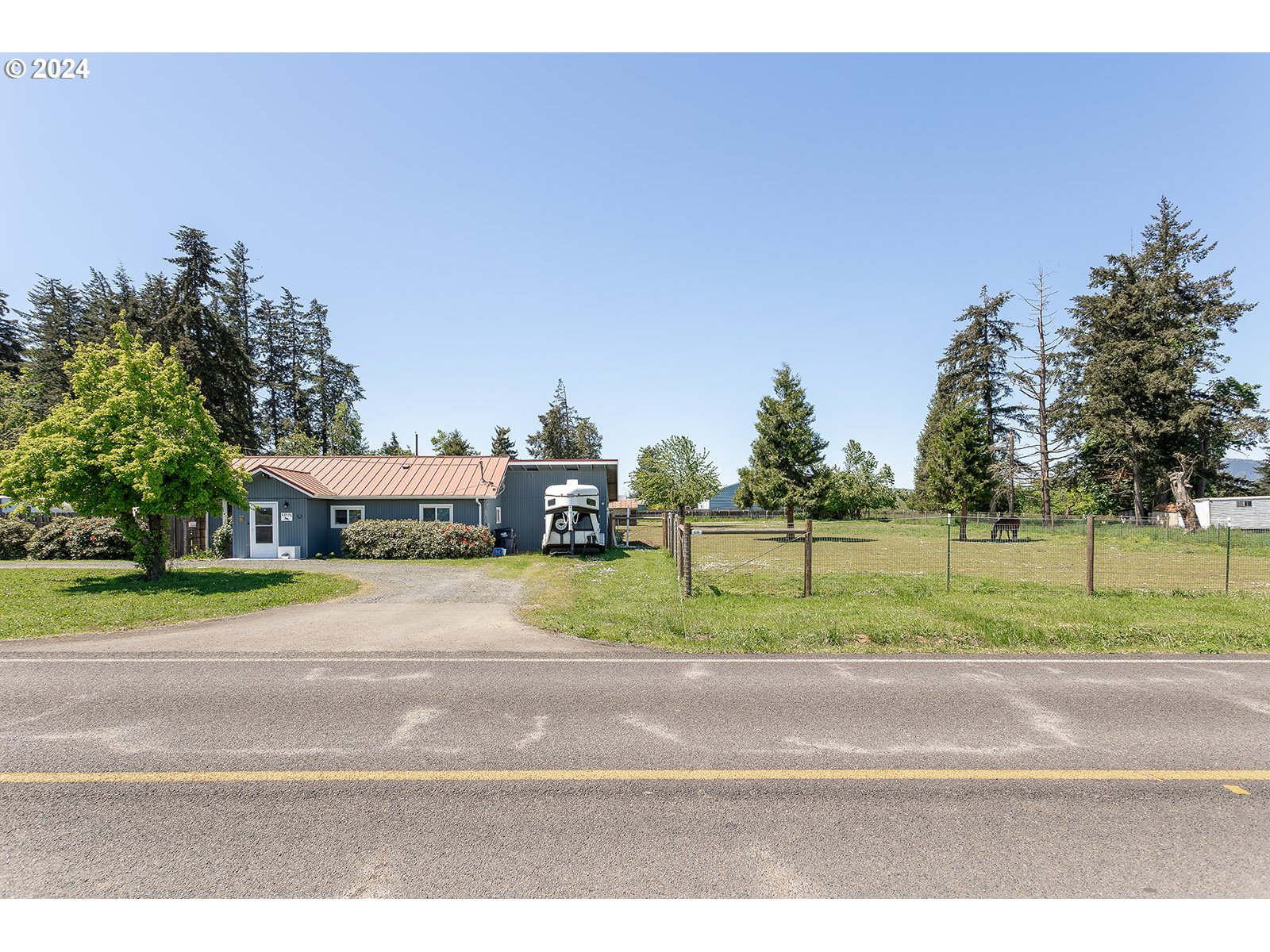 83576 North Harvey Road Creswell, OR 97426 - Photo 4 of 44