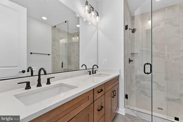 $840,462 | 4965 Lachlan Mews, Alexandria, VA 22304