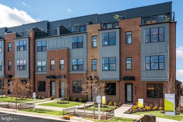 $840,462 | 4965 Lachlan Mews, Alexandria, VA 22304