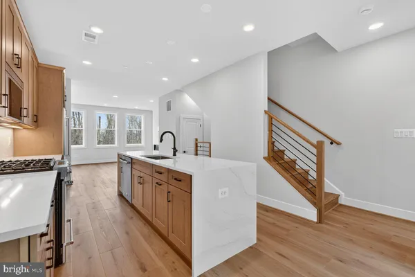 $840,462 | 4965 Lachlan Mews, Alexandria, VA 22304