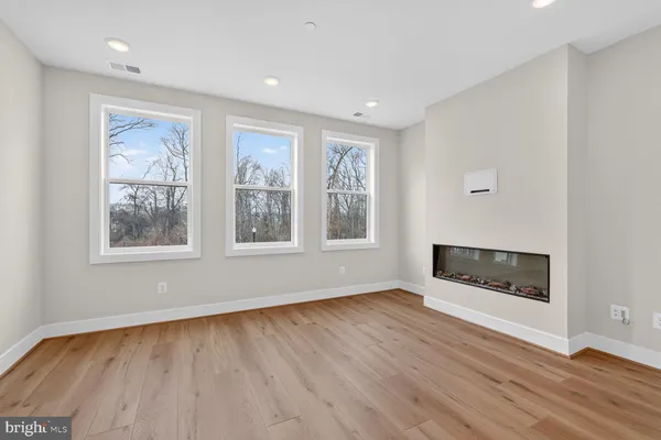 $840,462 | 4965 Lachlan Mews, Alexandria, VA 22304