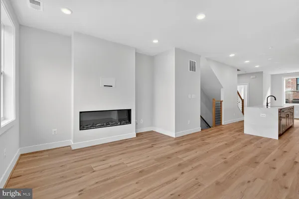 $840,462 | 4965 Lachlan Mews, Alexandria, VA 22304
