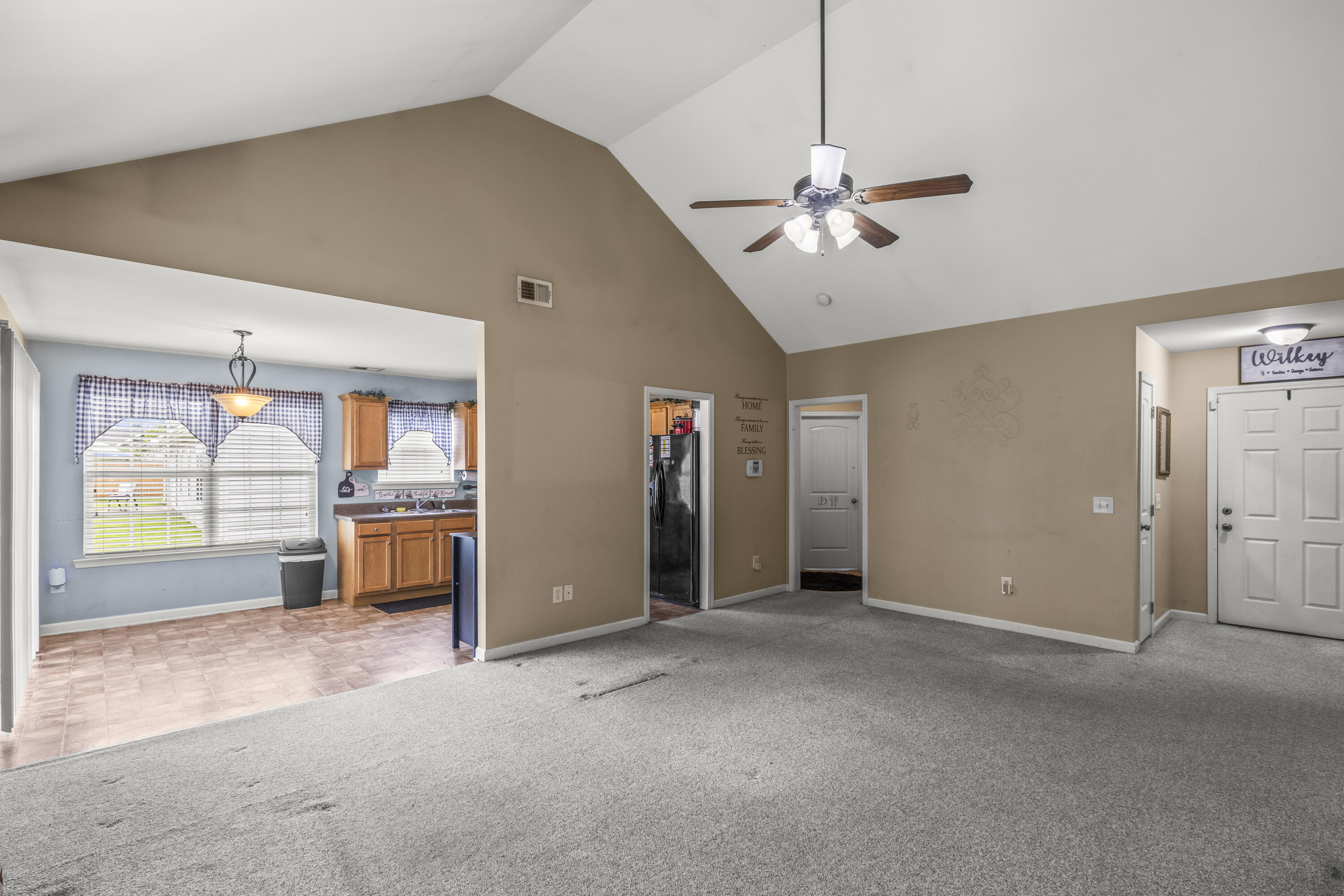 201 Legacy Lane Calhoun, GA 30701 - Photo 8 of 23 Living Room