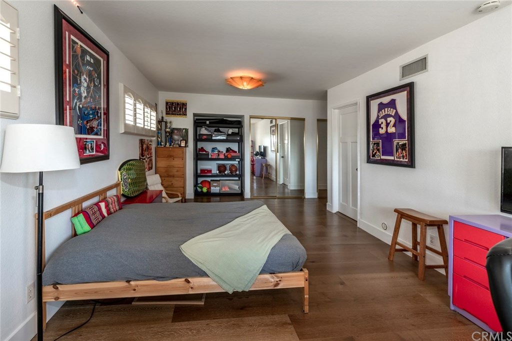 1425 Miramar Drive Fullerton, CA 92831 - Photo 27 of 55 a room with furniture and a lamp