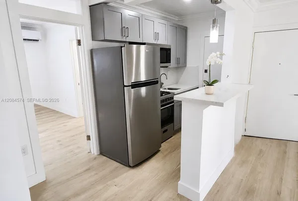 $2,000 | 6330 Southwest 79th Street, Unit 19, South Miami, FL 33143