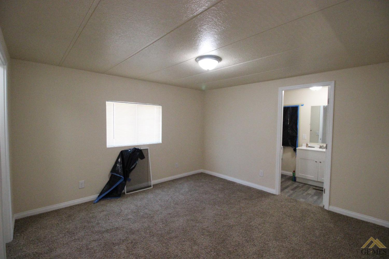 Undisclosed Address Bakersfield, CA 93308 - Photo 11 of 25 an empty room with windows