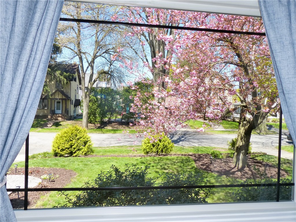 21 Elmcroft Road Rochester, NY 14609 - Photo 5 of 31