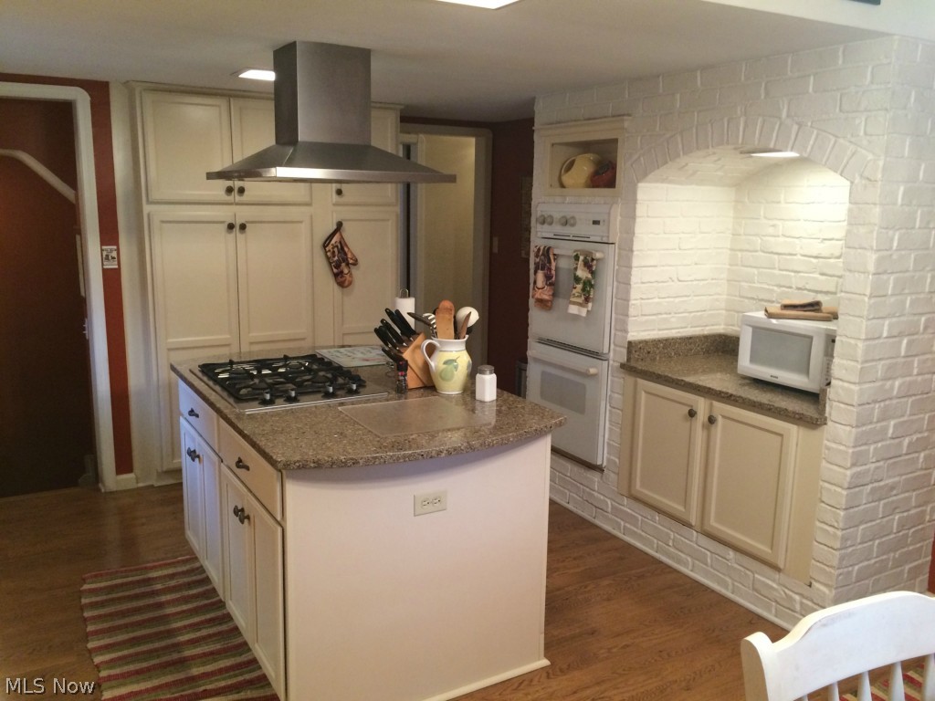 278 Ridgeview Drive Seven Hills, OH 44131 - Photo 15 of 25 Kitchen with double ovens and a microwave nook.