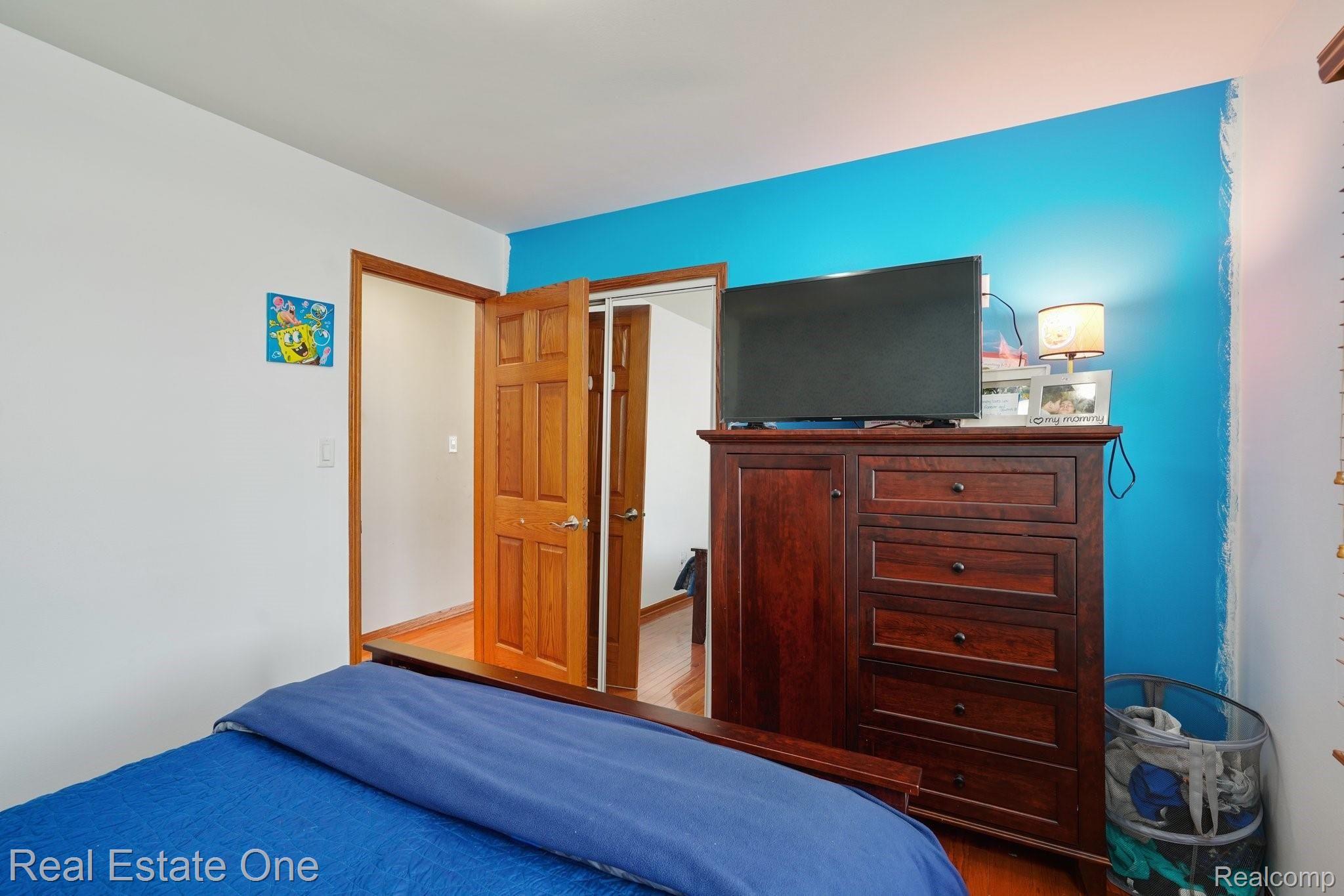 27901 King Road Romulus, MI 48174 - Photo 40 of 52 web_27910 King Rd Romulus - 05.jpg