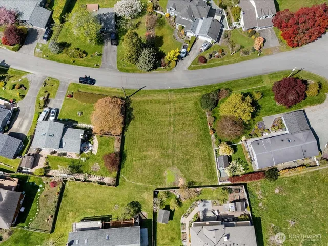 a view of a water fountain in a backyard