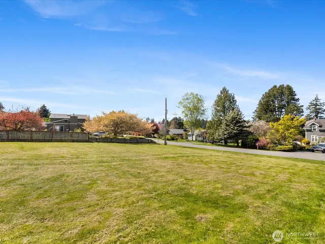 a view of houses with yard