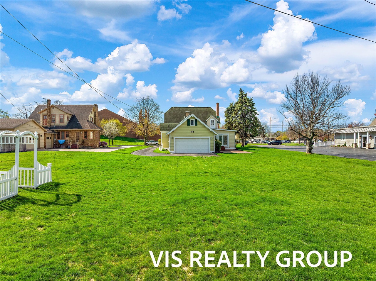 223 East Savidge Street Spring Lake, MI 49456 - Photo 5 of 72