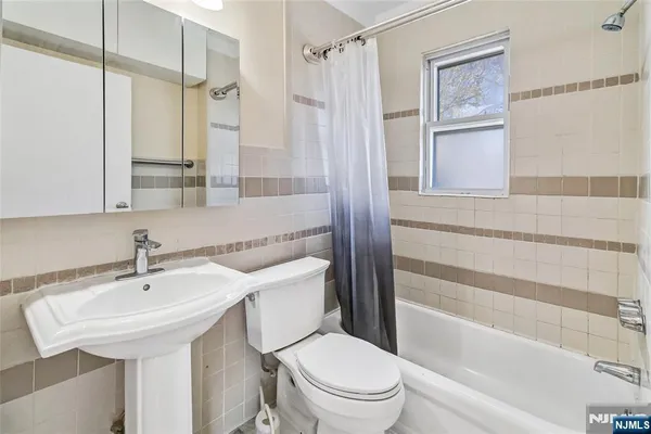 $4,500 | 10 Hamilton Road, Unit A, Teaneck, NJ 07666