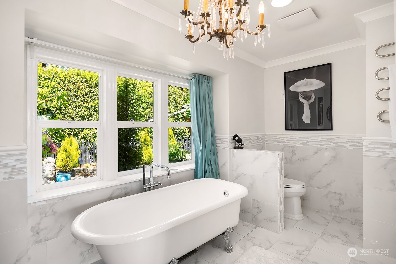 16404 9th Avenue Southwest Burien, WA 98166 - Photo 20 of 40 a bathroom with a sink a bathtub and a toilet