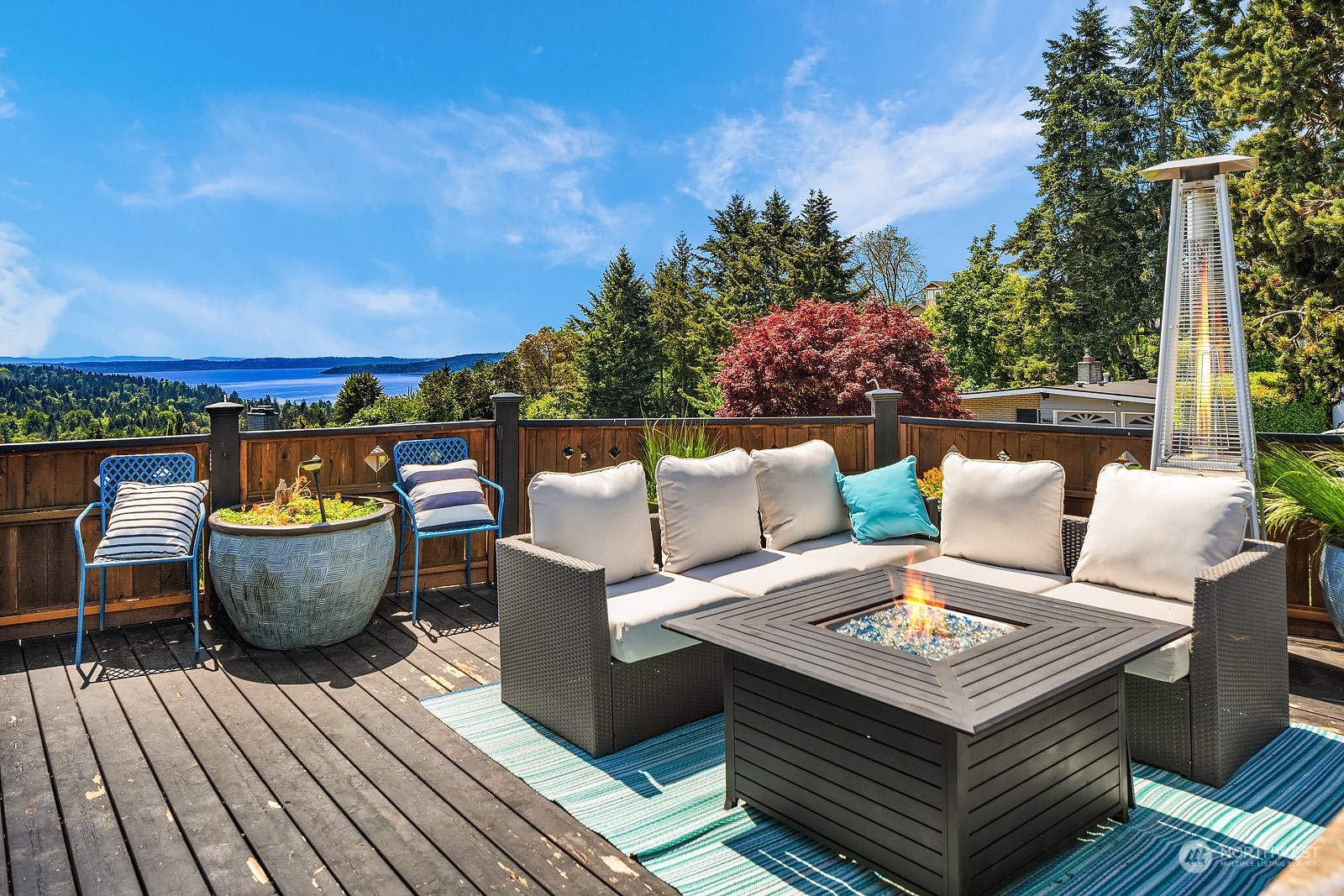 16404 9th Avenue Southwest Burien, WA 98166 - Photo 37 of 40 a wooden bench sitting on top of a wooden deck