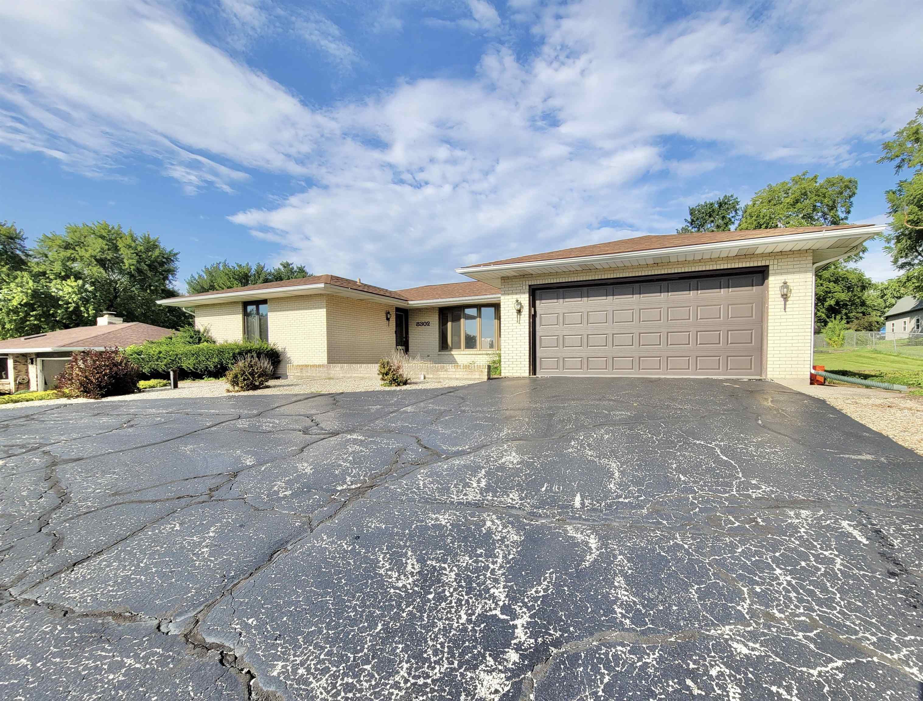 8302 Shaw Road Belvidere, IL 61008 - Photo 2 of 20 Gallery Image 2