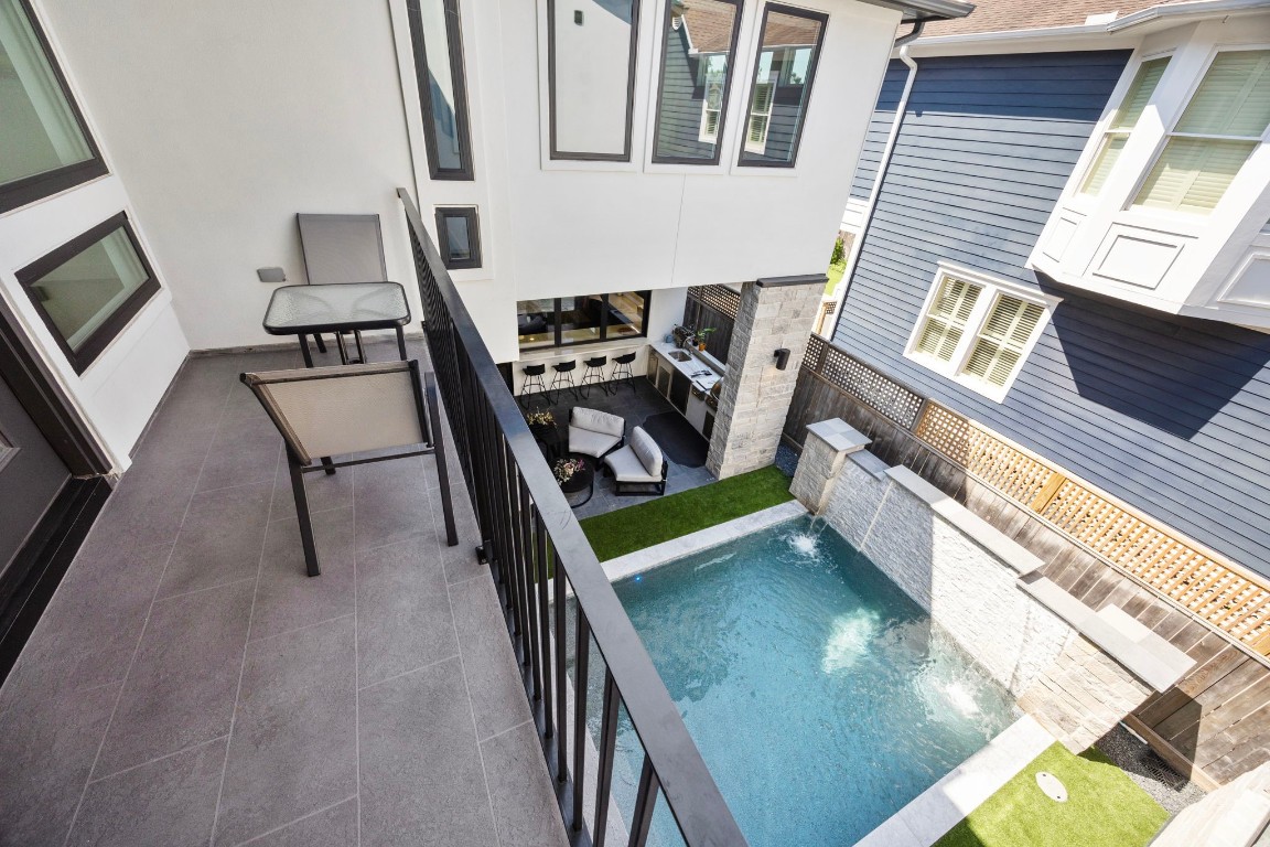 424 Redan Street Houston, TX 77009 - Photo 34 of 47 a view of an entryway with workspace