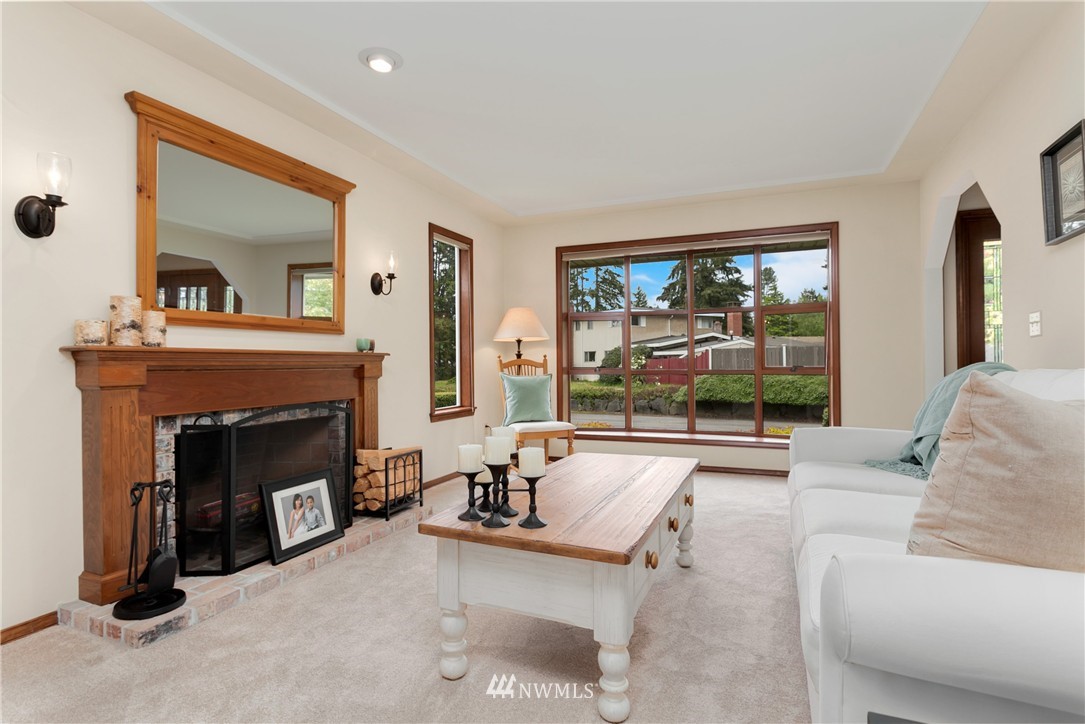 710 13th Way Southwest Edmonds, WA 98020 - Photo 3 of 20 Gallery Image 3