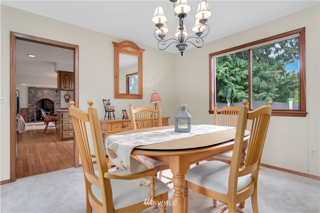710 13th Way Southwest Edmonds, WA 98020 - Photo 4 of 20 Gallery Image 4
