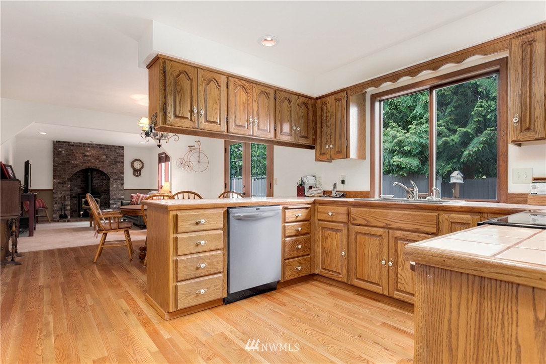 710 13th Way Southwest Edmonds, WA 98020 - Photo 5 of 20 Gallery Image 5