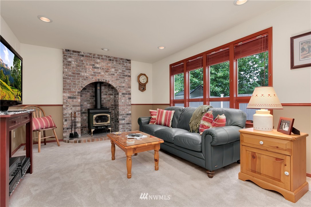 710 13th Way Southwest Edmonds, WA 98020 - Photo 8 of 20 Gallery Image 8