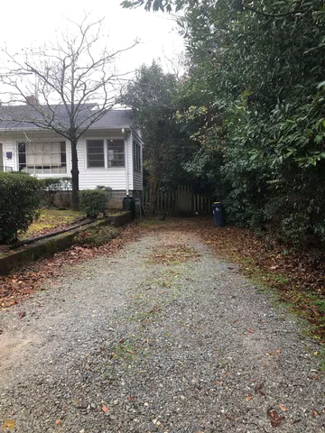 a view of a house with a backyard