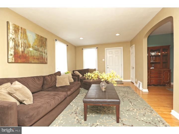 120 Garden Road Oreland, PA 19075 - Photo 4 of 25 Living Room