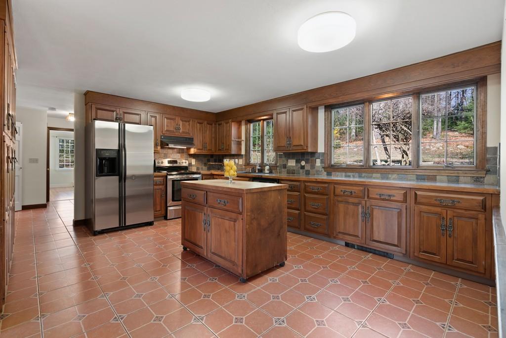 104 Wayside Inn Road Marlborough, MA 01752 - Photo 7 of 31