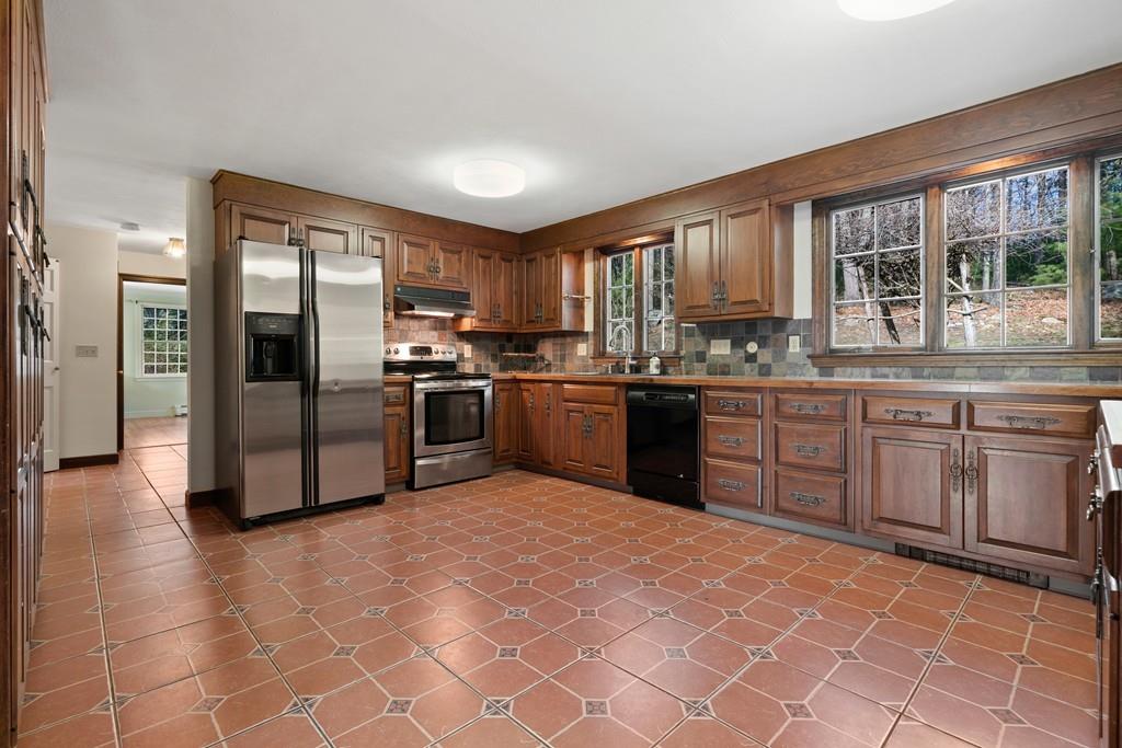 104 Wayside Inn Road Marlborough, MA 01752 - Photo 8 of 31