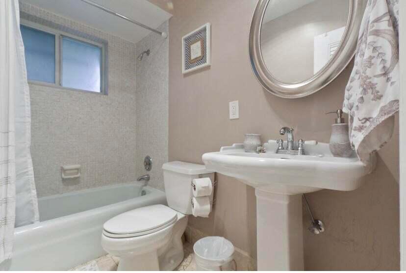 1224 Southwest 16th Avenue Boca Raton, FL 33486 - Photo 45 of 48 2nd Bthrm