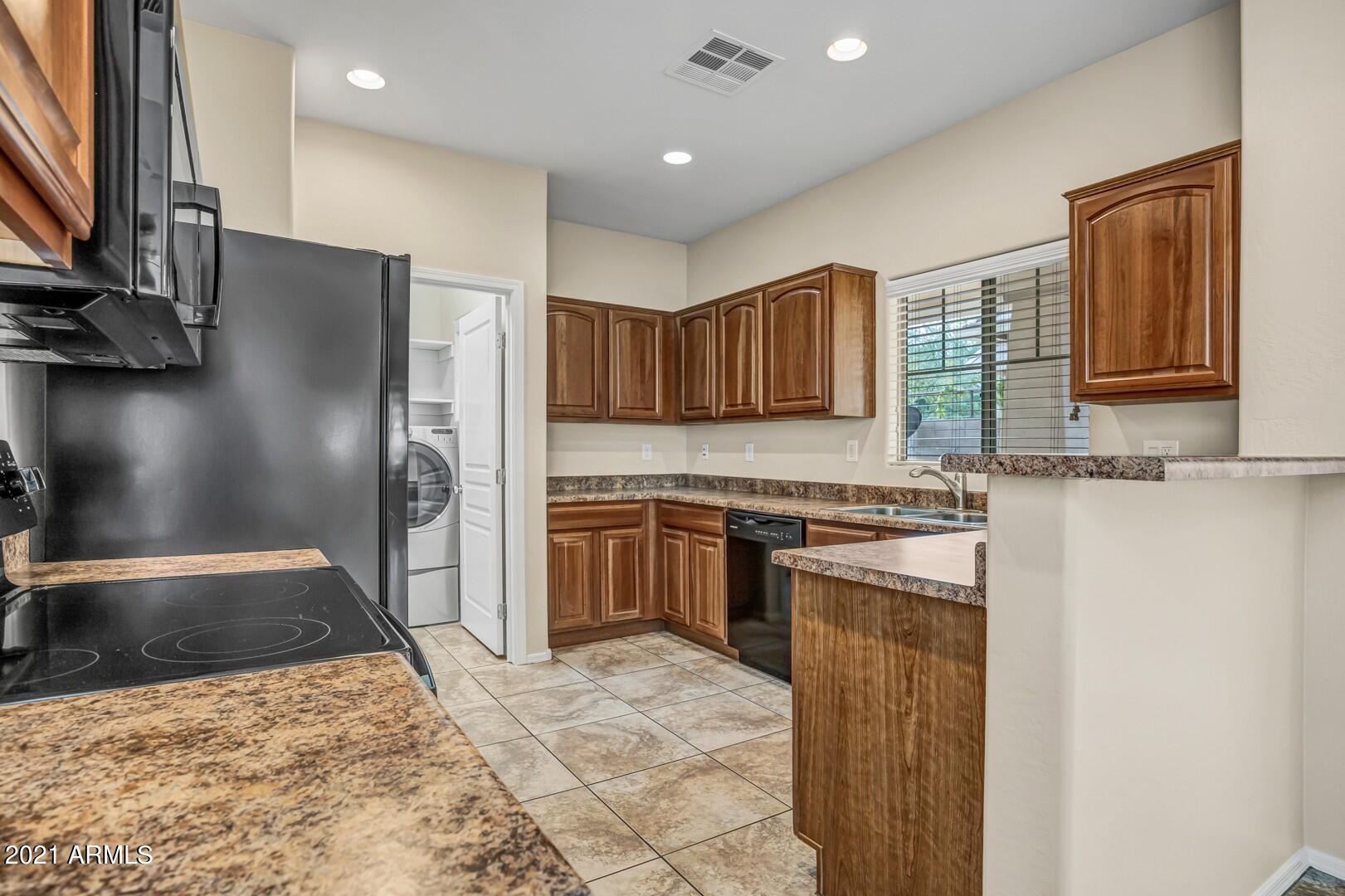 15339 West Charter Oak Road Surprise, AZ 85379 - Photo 11 of 31 Kitchen