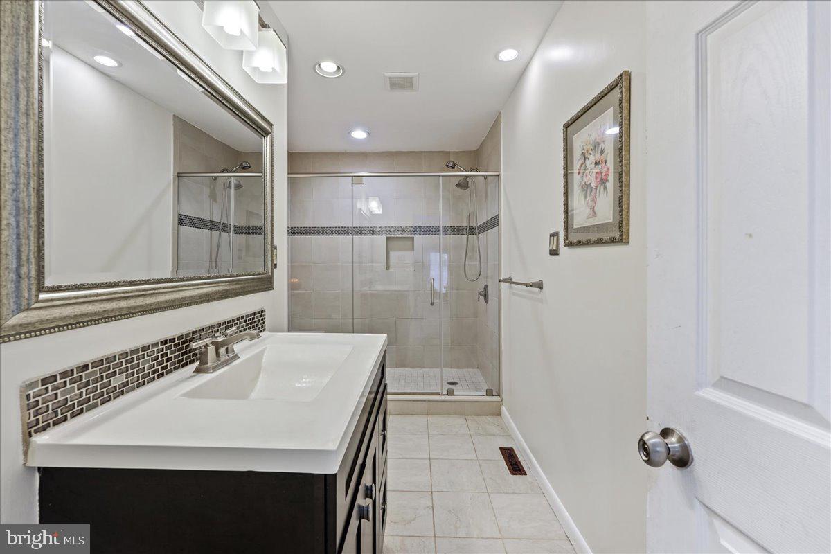 747 Panorama Road Villanova, PA 19085 - Photo 18 of 38 Main Floor Full Bath