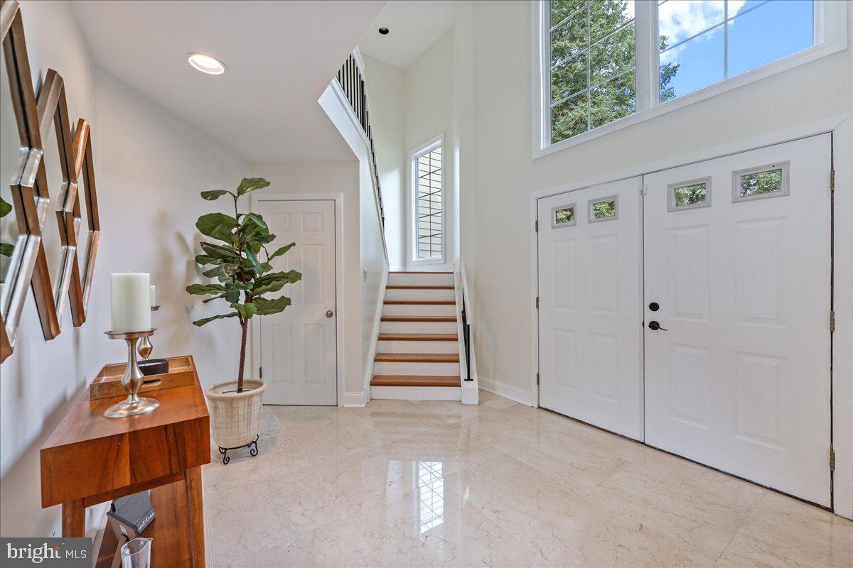 747 Panorama Road Villanova, PA 19085 - Photo 4 of 38 Foyer