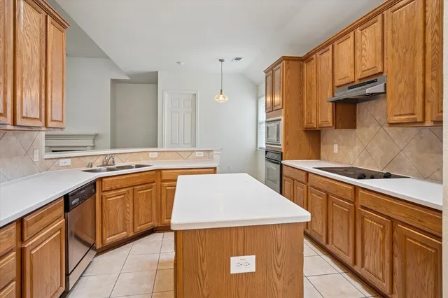 $1,995 | 11704 Stephenville Drive, Frisco, TX 75035