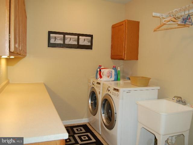 10860 Grovehampton Court Reston, VA 20194 - Photo 11 of 30 Laundry Room