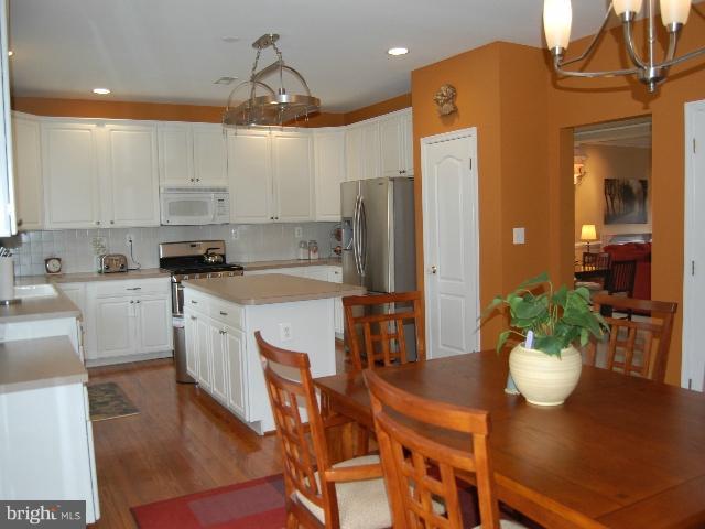 10860 Grovehampton Court Reston, VA 20194 - Photo 3 of 30 Kitchen