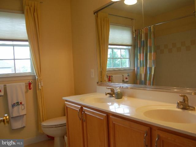 10860 Grovehampton Court Reston, VA 20194 - Photo 5 of 30 Bath