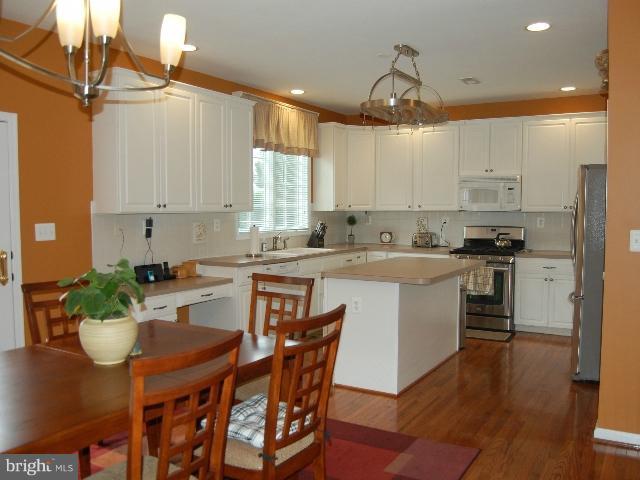 10860 Grovehampton Court Reston, VA 20194 - Photo 8 of 30 Kitchen