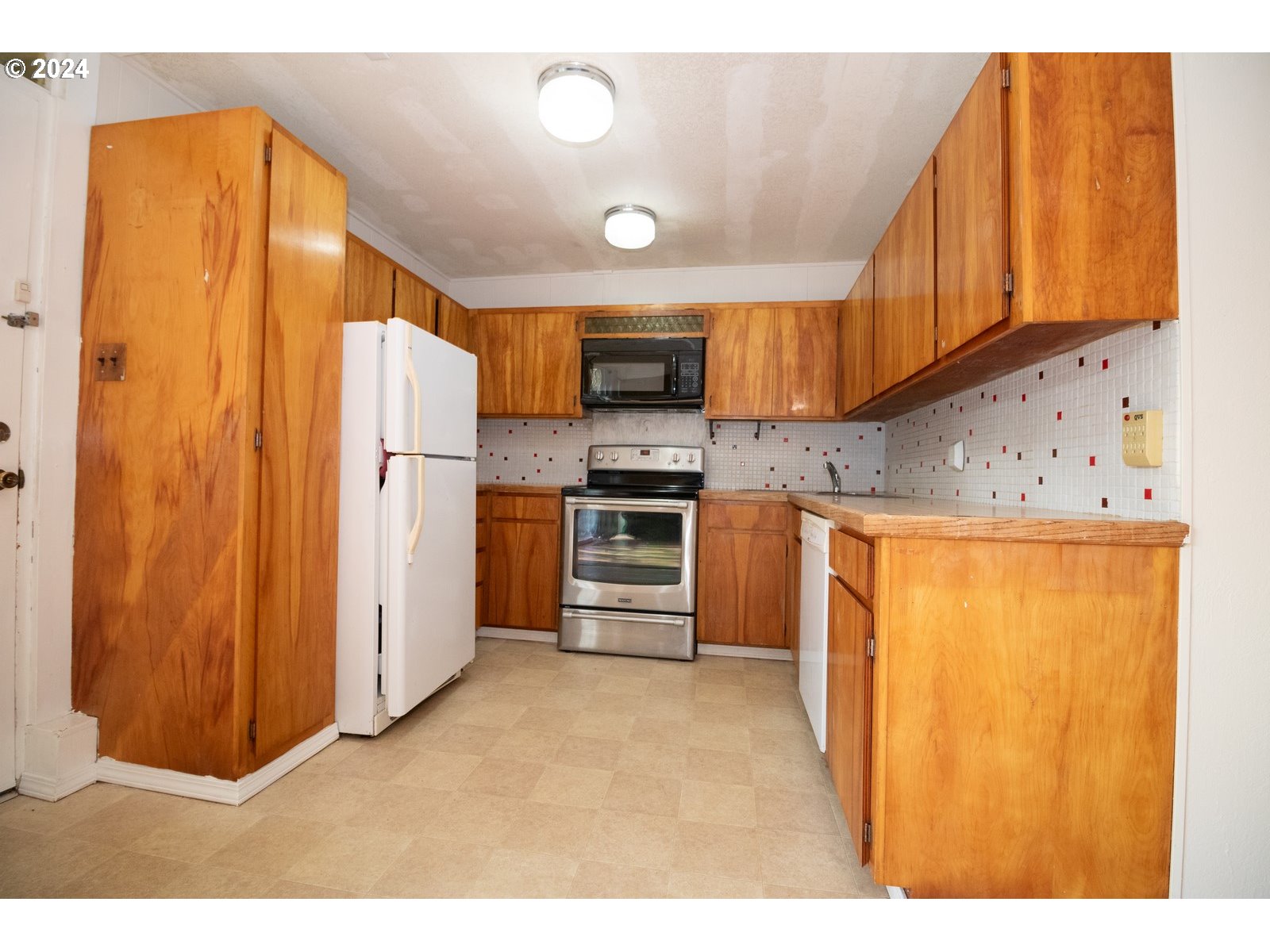 83306 Clear Lake Road Florence, OR 97439 - Photo 25 of 44