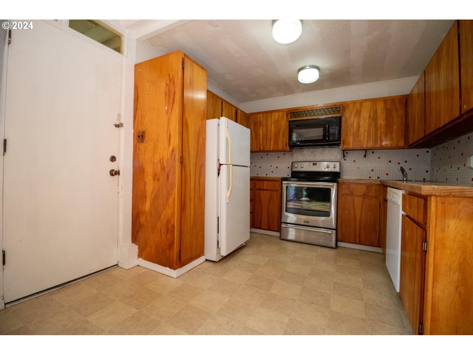 83306 Clear Lake Road Florence, OR 97439 - Photo 26 of 44