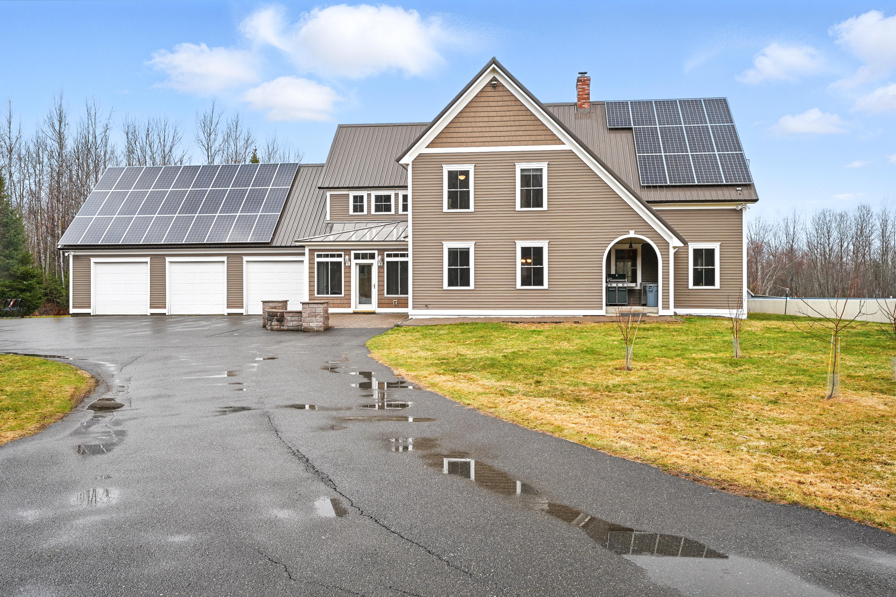 137 Phillips Corner Road Pittsfield, ME 04967 - Photo 1 of 56 109907gr-101