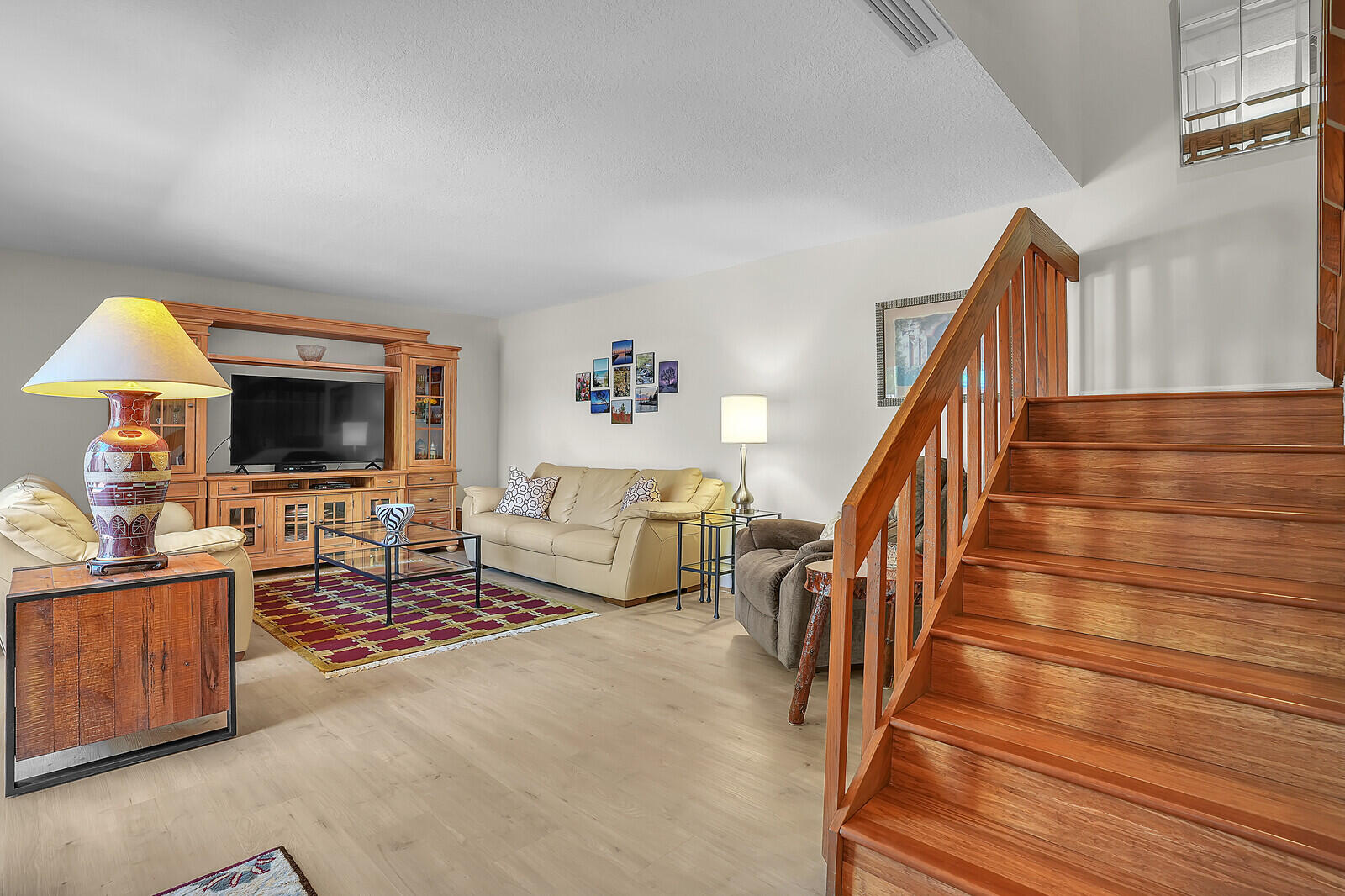 825 Center Street, Unit 14A Jupiter, FL 33458 - Photo 20 of 58 Living Room