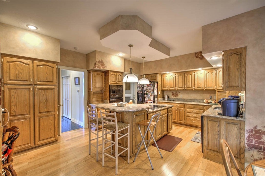 410 Country Club Court Decatur, IL 62521 - Photo 9 of 39 Gallery Image 9