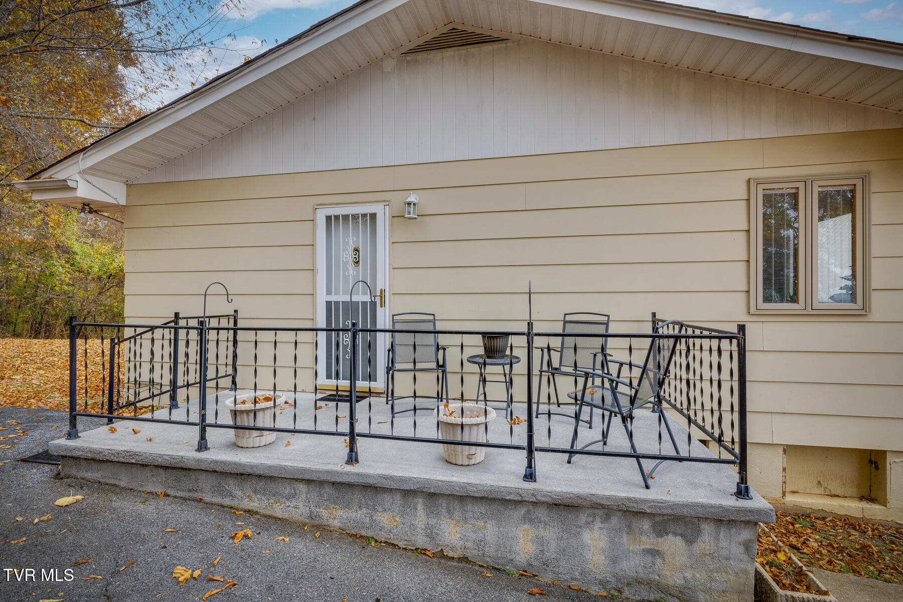 151 Browns Road Gray, TN 37615 - Photo 4 of 45 004