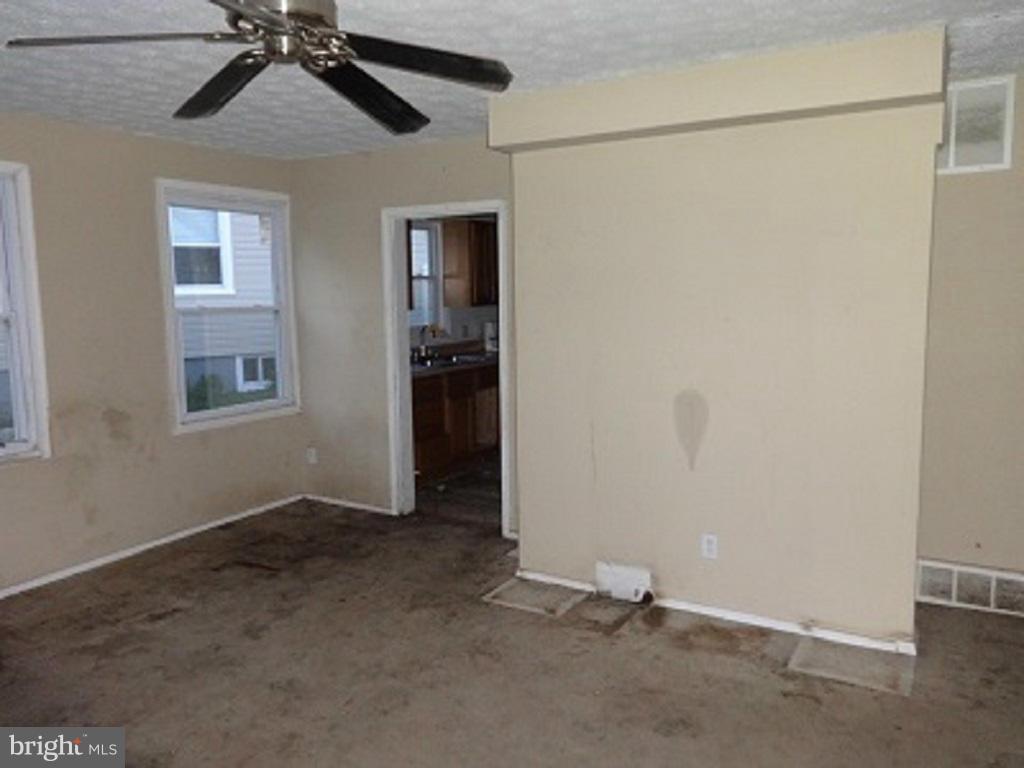 105 Alcock Road Baltimore, MD 21221 - Photo 2 of 13 Living Room