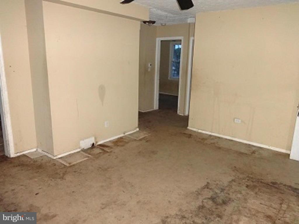 105 Alcock Road Baltimore, MD 21221 - Photo 3 of 13 Living Room