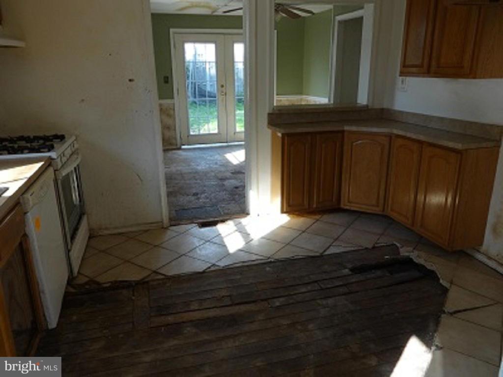 105 Alcock Road Baltimore, MD 21221 - Photo 6 of 13 Kitchen