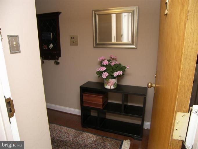 1800 Old Meadow Road, Unit 1213 McLean, VA 22102 - Photo 2 of 29 Entrance / Foyer