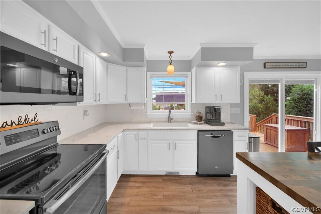 7719 Drexelbrook Road Chesterfield, VA 23832 - Photo 20 of 49 a kitchen with a sink stove top oven and refrigerator